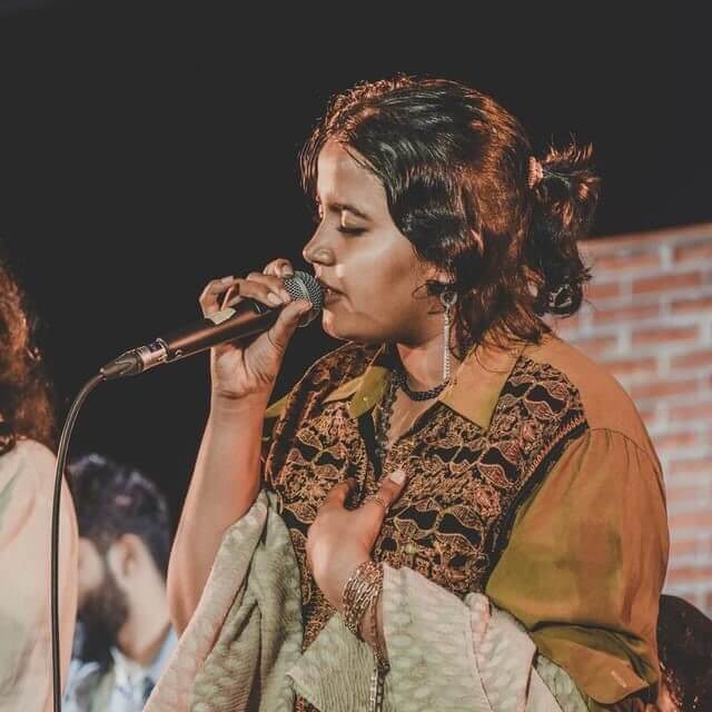 senaka,batagoda,senakabatagoda,senaka batagoda,sereenabatagoda,sereena,Sri Lanka,Folk music,Musician,Singing,Percussion,Rock,Reggae,Pop,Versatility,Vocalist,Guitarist